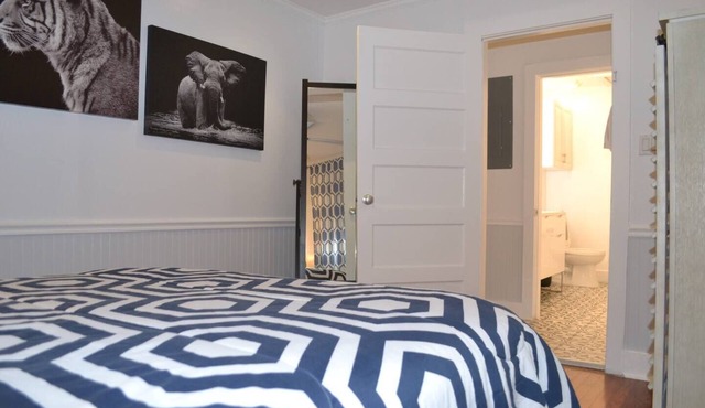 Two fully independent units in a Duplex, with independent entrances. One Rent!