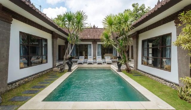Villa Aramis - 4 BR close to the beach in Seminyak