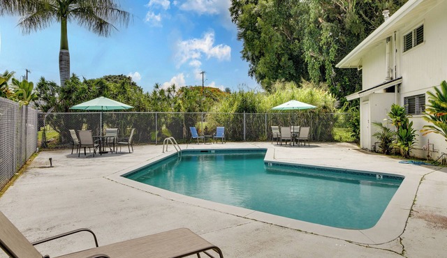 Walk to Downtown Hilo: Condo w/Pool Access!