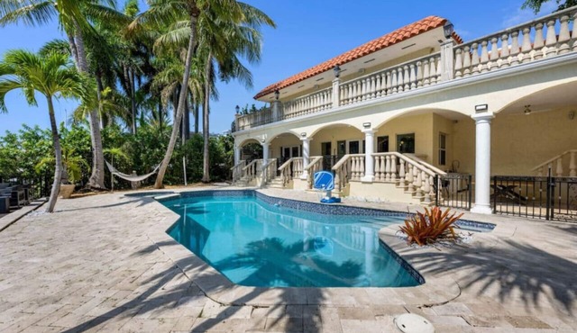 Waterfront Miami Beach Mansion, Pool, Ping Pong, Grill, Gated