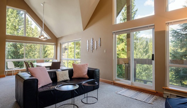 Well furnished 3-bedroom townhome in perfect location for ski or golf