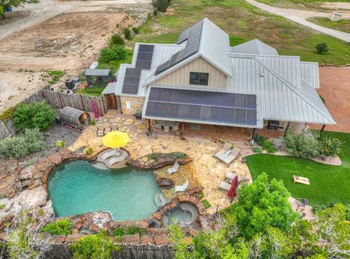West End Lodge Resort Style Pool!