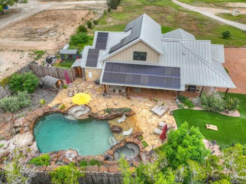 Fredericksburg House | West End Lodge Resort Style Pool!